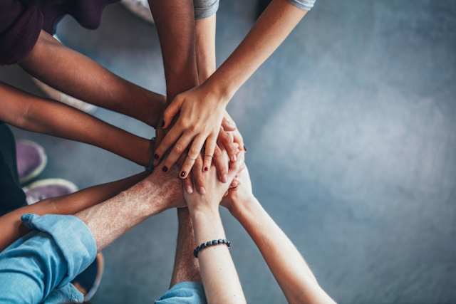 Sua gentileza conquista as pessoas à sua volta. É você quem equilibra o astral entre os amigos e esclarece os desentendimentos.