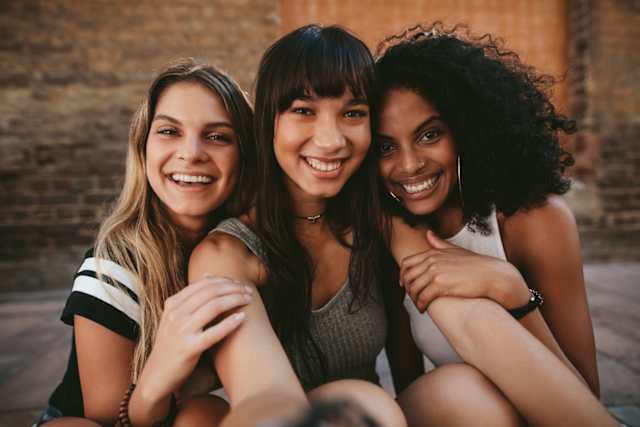 Cultiva amigos por onde passa, pois é muito verdadeiro(a) e respeita o jeito de ser de cada um.