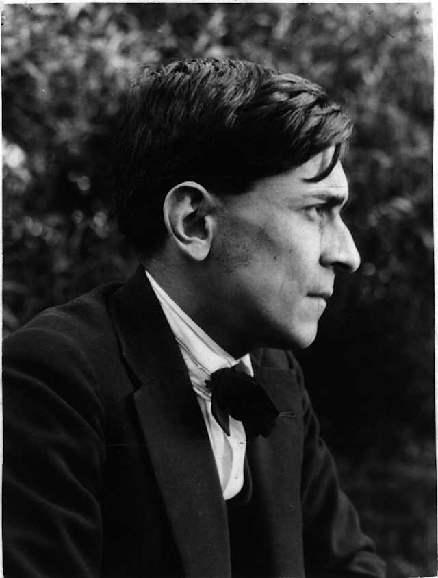 "La vida y la personalidad egoístas, burocráticas, apocadas, del profesor decorativo y afortunado, influyen inevitablemente en la ambición, el horizonte y el programa del estudiante de tipo medio. Profesores estériles tienen que producir discípulos estériles".