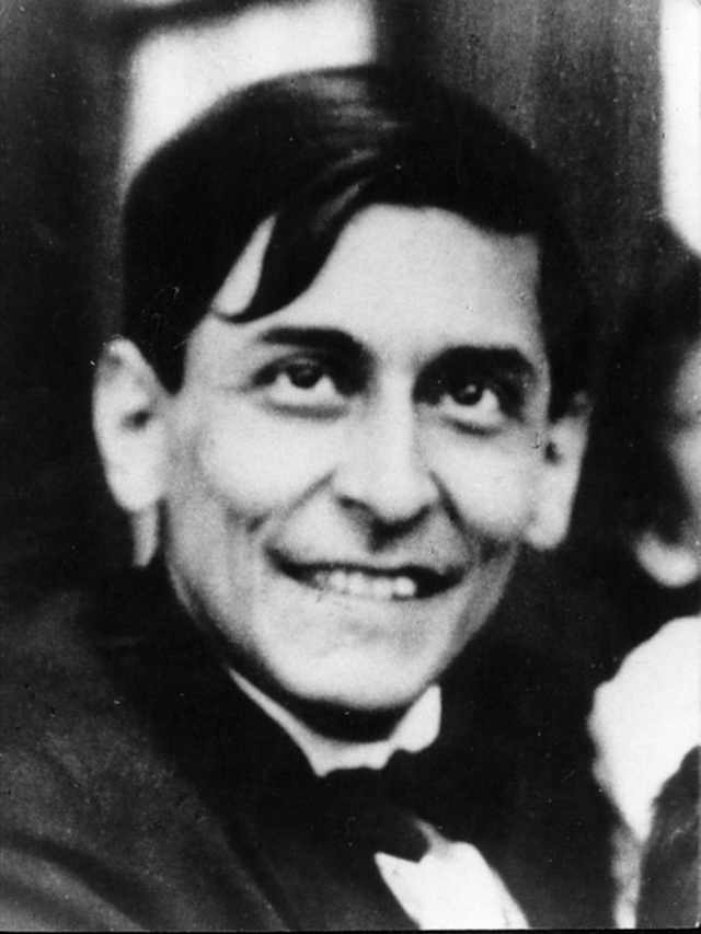 "La revolución social necesita históricamente la insurrección de los pueblos coloniales. La sociedad capitalista tiende a restaurarse mediante una explotación más metódica y más intensa de sus colonias políticas y económicas: y la revolución social tiene que soliviantar a los pueblos coloniales contra Europa y Estados Unidos, para reducir el número de vasallos y tributarios de la sociedad capitalista".