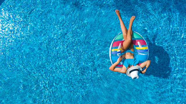 Todos los trabajadores tienen días para descansar, así que organiza tu calendario para tener días lejos de los libros y disfrutar del verano.