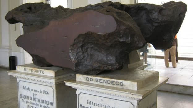 Con 5.260 kg de materiales de metal y roca, este meteorito fue encontrado en 1784  en el estado de Bahía. Era  el segundo meteorito más grande encontrado en el mundo  y decimos era porque gran parte del edificio se ha derrumbado, y  la localización de este objeto entre los escombros podría dificultarse. 