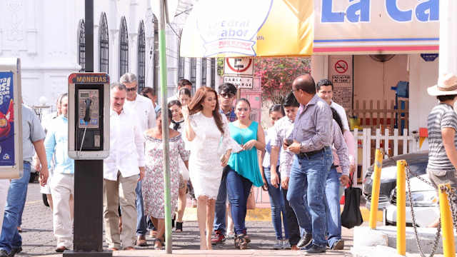La presidenta de la Junta de Coordinación PolÃtica llegó al Congreso con estilo y rodeada de algunos diputados de su partido.