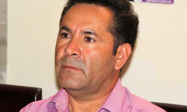 Representante del distrito 12 en Amozoc de Mota . Fue presidente auxiliar de San Salvador Chachapa y en tres ocasiones ha buscado la candidatura a la alcaldía de Amozoc.