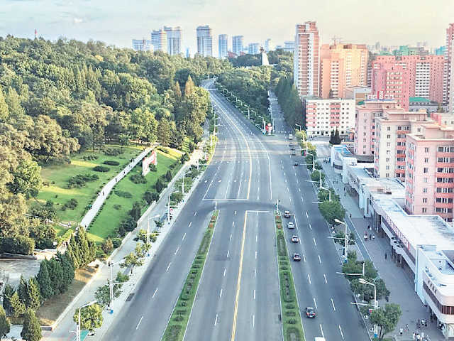 Vias liberadas, Pyongyang conta com trânsito organizado 