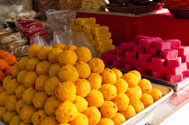 La proporción de azúcar en los dulces de India, es equivalente a la de los condimentos en sus platos principales.  