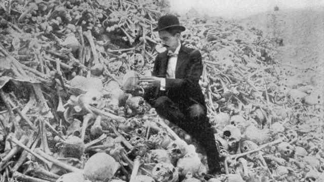 En el intento de España por acabar con la rebelión se ejecutaron toda clase de atrocidades, tales como campos de concentración y hambrunas en que las personas morían en masa, lo que derivó en la intervención de Estados Unidos en el conflicto, y la pérdida final de la isla en 1898.