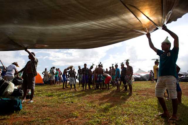 Las 400 familias que habitan en la tribu gamela, en el estado de Maranhão, recibieron el 30 de abril de 2017 un ataque de hombres armados con rifles y machetes. Al menos 22 indígenas resultaron heridos, por disparos en la espalda o cortadas en las muñecas. Esta comunidad recibió tres ataques en tres años.