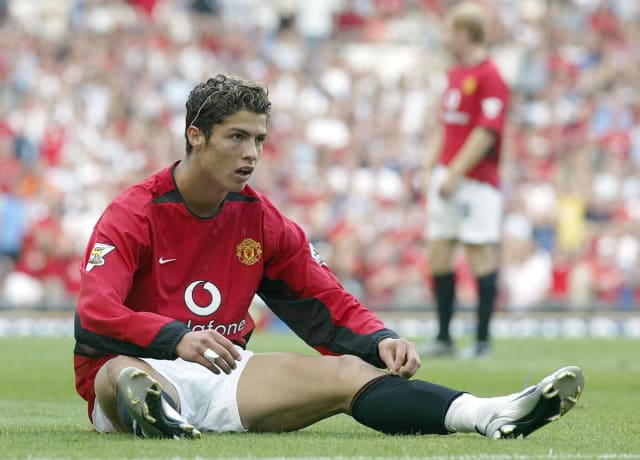 Cristiano Ronaldo apareceu na competição em que virou o maior artilheiro em outubro de 2003, aos 18 anos. Na época, ele tinha trocado o Sporting pelo United e estreou na derrota fora de casa para o Stuttgart, por 2 a 1. Sofreu o pênalti no lance do gol dos ingleses.
