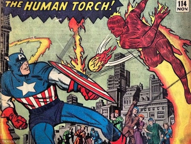 El primer trabajo en Timely Comics fue la historieta del Capitán América, pero su salto a la fama fue gracias a ‘Los 4 Fantásticos’ que se publicó en 1961.Stan Lee creó 3 de los personajes del cómic: Hombre Elástico, Mujer Invisible y La Mole, mientras que La Antorcha Humana ya había sido creada por la misma editorial y el guionista estadounidense potenció al personaje y lo hizo parte del equipo de Los 4 Fantásticos.