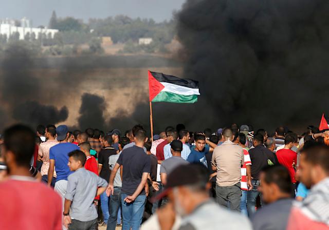 La menace à la frontière entre Israël et Gaza est le deuxième défi pour Kochavi. Bien qu'Eisenkot n'ait supervisé aucune guerre pendant son mandat de chef de cabinet, des groupes terroristes dans l'enclave côtière sous blocus ont retrouvé leurs capacités militaires d'avant 2014 et ont tiré des centaines de roquettes et de mortiers sur le sud d'Israël au cours des quatre dernières années. Alors que le système d'interception de missiles Iron Dome de l'armée continue d'abattre avec succès une grande majorité de projectiles, le Hamas et le Jihad islamique ont réussi à le submerger lors de la dernière escalade en lançant simultanément de grands barrages de missiles et de mortiers. Les FDI s'attendent à ce que les communautés riveraines de la bande de Gaza soient continuellement frappées par des attaques à la roquette et au mortier lors du prochain affrontement militaire et que les communautés doivent être évacuées. Au cours de son mandat de chef de cabinet, Kochavi devra également faire face aux émeutes hebdomadaires à la frontière, qui ont vu la participation de milliers de Gazaouites qui ont lancé des engins aériens incendiaires et explosifs dans le sud d'Israël, brûlant des centaines de milliers d'acres de territoire. Kochavi supervisera également l'achèvement de la barrière souterraine de l'armée israélienne, qui devrait éliminer la menace posée par les tunnels d'attaque transfrontaliers.