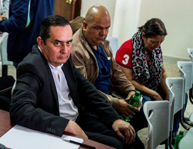Durante las audiencias Raúl Cardona (alcalde de Envigado), Diego EchavarrÃa (secretario de Educación) y Girlesa Mesa (secretaria de Hacienda), se han sentado juntos. Foto: Julio César Herrera.
