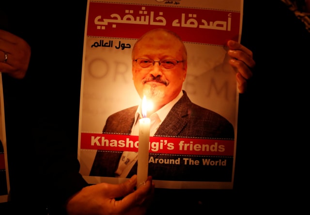 El periodista saudí Jamal Khashoggi, conocido por sus críticas contra el príncipe heredero del reino, fue visto con vida la última vez el 2 de octubre, cuando entró en el consulado de su país en Estambul para recoger algunos papeles. Posteriormente, Arabia Saudi admitió que el asesinato de Khashoggi se trató de un crimen premeditado.