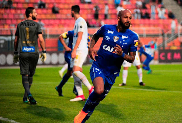 Bruno Silva fechou com o Cruzeiro antes mesmo de terminar a temporada de 2017 com a camisa do Botafogo, apesar da grande expectativa, o volante não conseguiu emplacar uma sequência de bons jogos. Ao todo, foram 33 partidas e dois gols na temporada.
