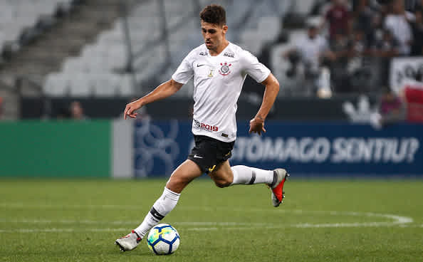 Contratado pelo Timão no meio da temporada, o lateral não conseguiu agradar a torcida e terminou o ano em baixa e muito criticado. Ao todo, foram 27 jogos disputados e dois gols marcados.