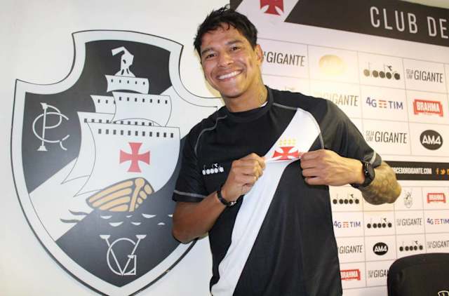Contratado por empréstimo junto ao Corinthians, Giovanni Augusto passou longe de ter uma boa temporada com a camisa do Vasco. Foram 25 jogos e apenas um gol marcado.