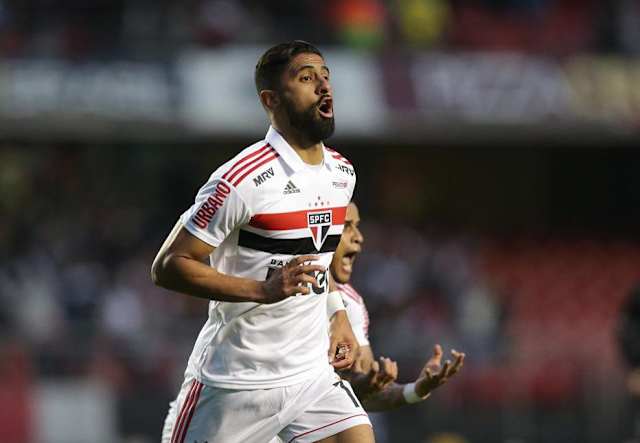Contratado por R$ 6 milhões, o atacante colombiano nunca conseguiu se firmar na equipe Tricolor e, apesar de ter feito gols importantes, termina o ano com seis gols em 38 jogos.