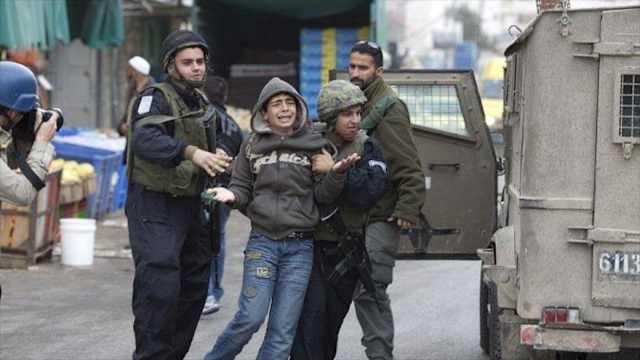 La violacin de los derechos de los nios palestinos por parte de (Israel) es conocida internacionalmente, pero no castigada. Golpes, interrogatorios coercitivos, firma de declaraciones falsas y otras violaciones a los derechos de los nios han sido registradas por organizaciones como Human Rights Watch.Un nio israel menor de 14 aos no puede ser encarcelado y los menores de edad tienen apoyo legal en un tiempo mximo de 48 horas; mientras que los nios palestinos pueden ser encarcelados por la potencia genocida desde los 12 aos y pueden pasar hasta tres meses en prisin sin un abogado.