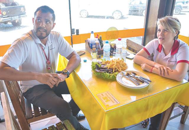 Amanda e Maicon estavam no Litoral a trabalho e apoiam a nova lei. Ela conta que não faz uso de canudos plásticos descartáveis e, em Canoas, onde mora, costuma carregar o seu na bolsa, feito de inox 