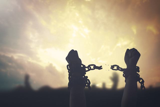 Está comprobado que el estrés puede ser algo bueno cuando se utiliza de la manera correcta. La Biblia enseña que incluso las aflicciones tienen un propósito y fortalecen nuestro carácter (Romanos 5:3–5, 8:28–29); y que incluso debemos alegrarnos cuando tengamos sufrimientos (Santiago 1:2–4). Por supuesto, esto se da cuando tenemos a Dios de nuestro lado y confiamos en Su sabiduría (2 Corintios 1:3–4, 12:9–10)