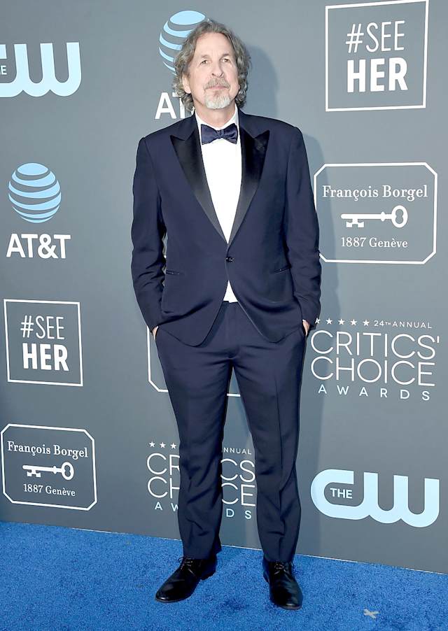 El director de  Green Book , Peter Farrelly, portó un traje negro.