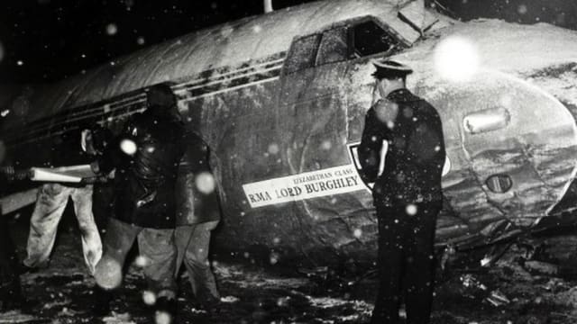 El 6 de febrero de 1958 un avión se estrelló en el aeropuerto de Múnich. Murieron 23 personas, entre ellas 8 jugadores del Manchester United -conocidos como los "Busby Babes"- un entrenadory dos directivos. Entre los fallecidos estaban el astro de la selección inglesa Duncan Edwards, mientras que Bobby Charlton, que ganó luego el Mundial de 1966, resultó levemente herido. 