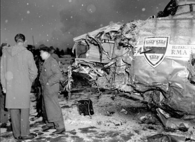 El 3 de abril de 1961 el avión que transportaba a parte del plantel del Club de Deportes Green Cross de Chile se estrelló dejando un saldo de 24 víctimas, entre ellas ocho jugadores y dos miembros cuerpo técnico.