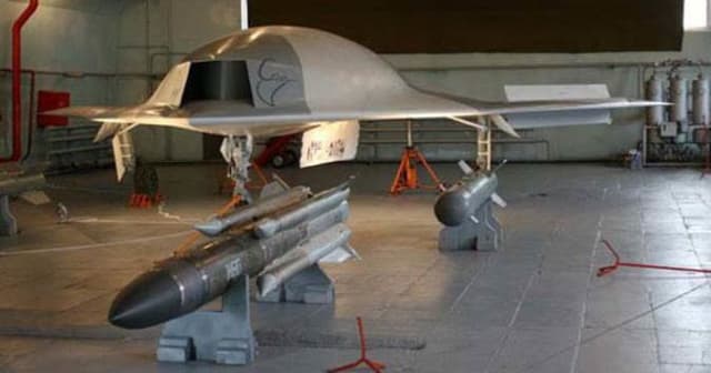 El dron de ataque ruso Skat, desarrollado por la oficina de diseño MiG. Se desconoce el estado actual del proyecto.  