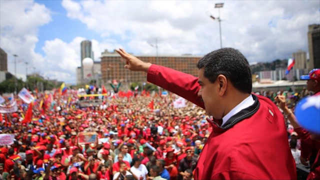 El presidente Hugo Chávez y su sucesor, Nicolás Maduro, impulsaron planes para la reivindicación social de la población y distribuir de manera ecuánime la riqueza del país. La gesta revolucionaria ha perseverado durante 20 años pese a las sanciones económicas de Estados Unidos contra Venezuela, intentos golpistas de la derecha e, incluso, planes de magnicidio.