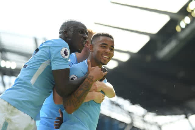 Manchester City meraih kemenangan yang besar yang tak banyak diprediksi ketika melawan Liverpool awal musim lalu. Gabriel Jesus dan Leroy Sane masing-masing mencetak gol menyusul kartu merah yang diterima Sadio Mane di babak pertama. Sedangkan satu gol lain dicetak Sergio Aguero.