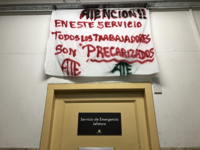 Un cartel de protesta de gremios de trabajadores del hospital Eva Perón de San Martín, provincia de Buenos Aires 