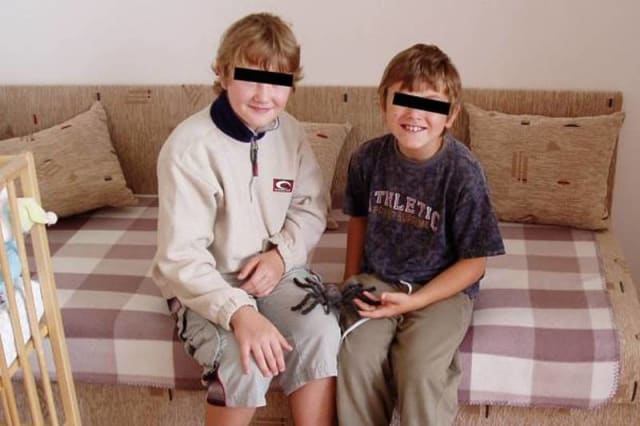 Jakub y Ondrej, hijos de Klara Mauerova.- 