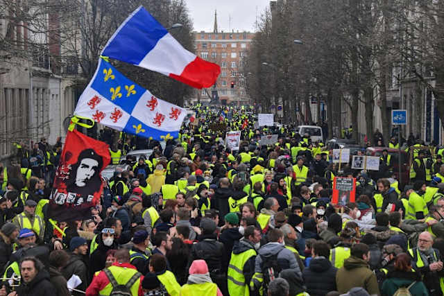 Revivez En Direct Lacte 16 De La Mobilisation Des Gilets