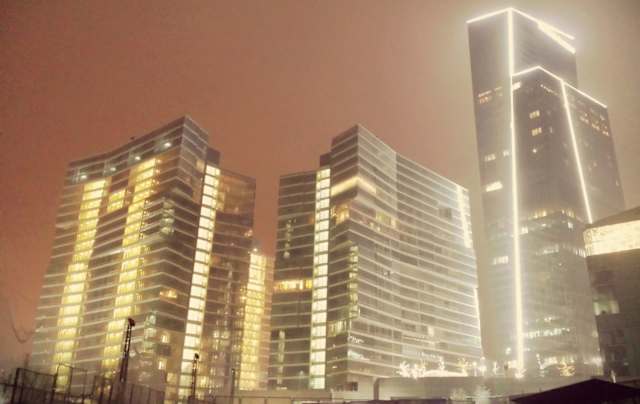 Gracias a la potente economía de Kazajistán, la población goza del nivel de vida más alto de la región, superado solo por Rusia. En la foto: la Torre Esentai, en la ciudad de Almaty.  