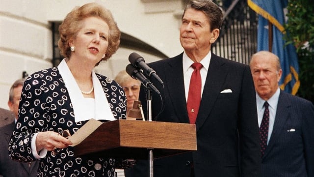 Margaret Thatcher junto al presidente Ronald Reagan en Washington en 1987.- 