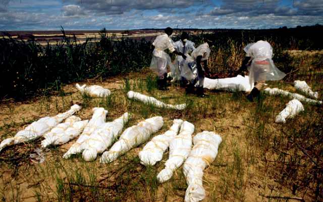 Cadáveres de tutsi hallados en un rÃo de Uganda