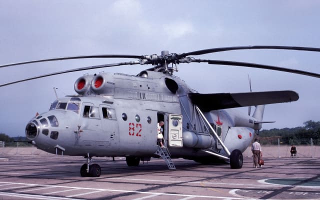 Las enormes alas del Mi-6 permitían reducir la carga sobre sus hélices durante el vuelo vertical. Además, hacían posible el despegue al estilo avión cuando estaba completamente cargado.  