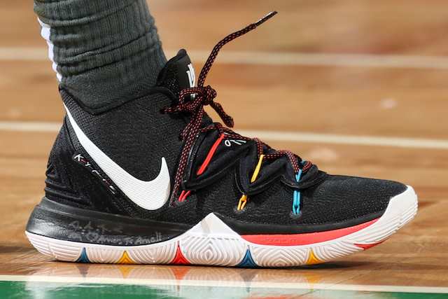 kyrie friends on feet