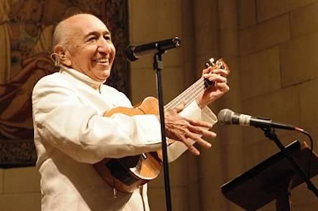 Ha sido el único venezolano hasta la fecha en recibir la Orden del Libertador en su Orden de Gran Cordón, máxima condecoración que otorga el Estado venezolano. Además, en 2012 recibió el Premio Nacional de la Cultura, Mención Música.
