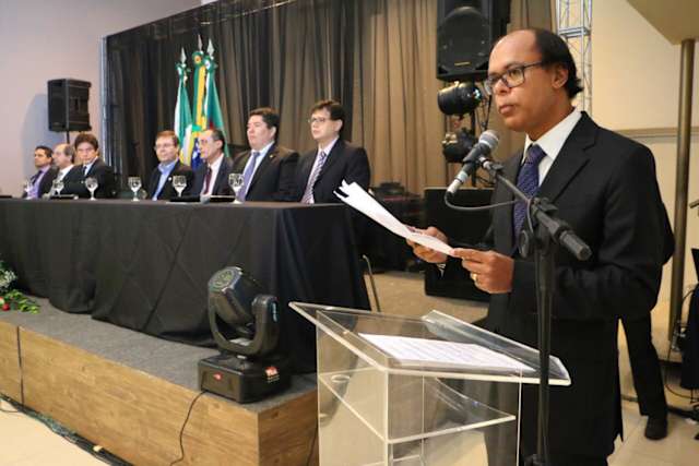 Fernando Vasconcelos, presidente da Ampern, explica e defende pagamentos.