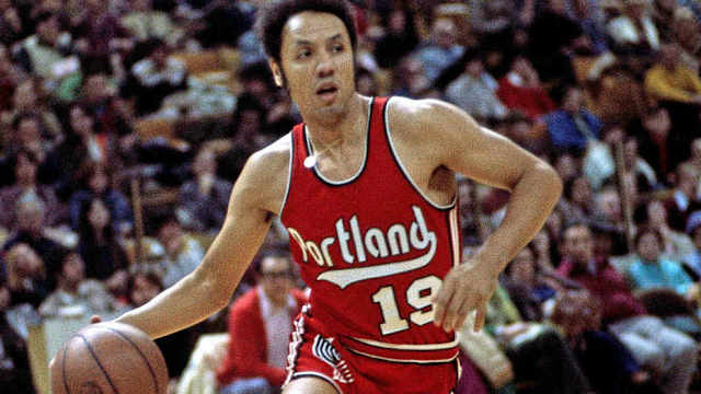 Un nueve veces All Star especializado en el reparto de asistencias y al que penalizó haber coincidido con Wilt Chamberlain y Oscar Robertson. No obstante, la NBA lo incluyó en el ranking de 50 mejores jugadores que publicó en 1996.