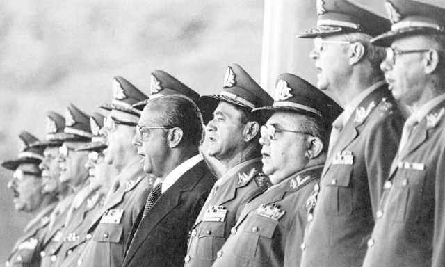 O presidente do Brasil naquela época era João Figueiredo, último comandante do governo militar que havia tomado o poder no país em 1964. Foram 21 anos da Ditadura