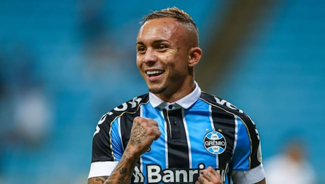 Constantemente chamado por Tite, Cebolinha é presença carimbada nas listas pós-Copa do Mundo. Passada as decisões da Copa do Brasil, o atacante deve voltar a figurar entre os 23 convocados.
