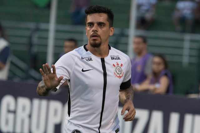 Tite e Fagner trabalharam juntos no Corinthians e, geralmente, o corintiano é a segunda opção atrás de Daniel Alves.