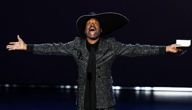 El actor Billy Porter, se convirtió en el primer hombre de color abiertamente gay en recibir un premio en la categoría de mejor actor de serie dramática por su rol protagónico en la serie Pose ."Tengo el derecho, ustedes tienen el derecho, todos tenemos el derecho" añadió entusiasmado refiriéndose a la oportunidad de poder ganar.