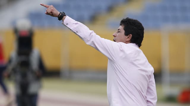 Exfutbolista y director técnico ecuatoriano. 48 años. 