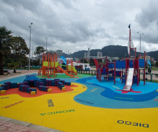 “Esto es parte de la revolución del centro, un parque maravilloso con canchas sintéticas, los mejores juegos infantiles que uno pudiera soñar, le estamos devolviendo la vida a este sector”, destacó el alcalde Enrique Peñalosa.
