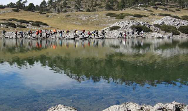 Esta laguna se encuentra en el Parque Regional Municipal de Todos SantosCuchumatán.Es un sitio que de preferencia es mejor visitar en días soleados para apreciar la vista del lugar. El clima es frío por lo que debes ir abrigado para soportar la temperatura en ese sitio.