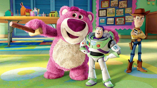 “ Toy Story 3 ”, foi lançado 11 anos depois de seu antecessor. Dirigido e escrito por Lee Unkrich, a animação teve a maior bilheteria do ano, com uma renda de U$ 1.066.969.703. 