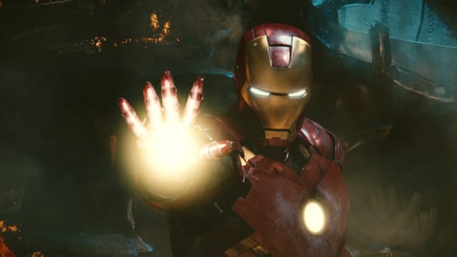 " Homem de Ferro 2 " mostra a sequência do super-herói Tony Stark. Dirigido por  Jon Favreau  e escrito por  Justin Theroux , o filme é estrelado por  Robert Downey, Jr . Ao todo, o longa marcou U$ 623.933.331 em bilheteria.